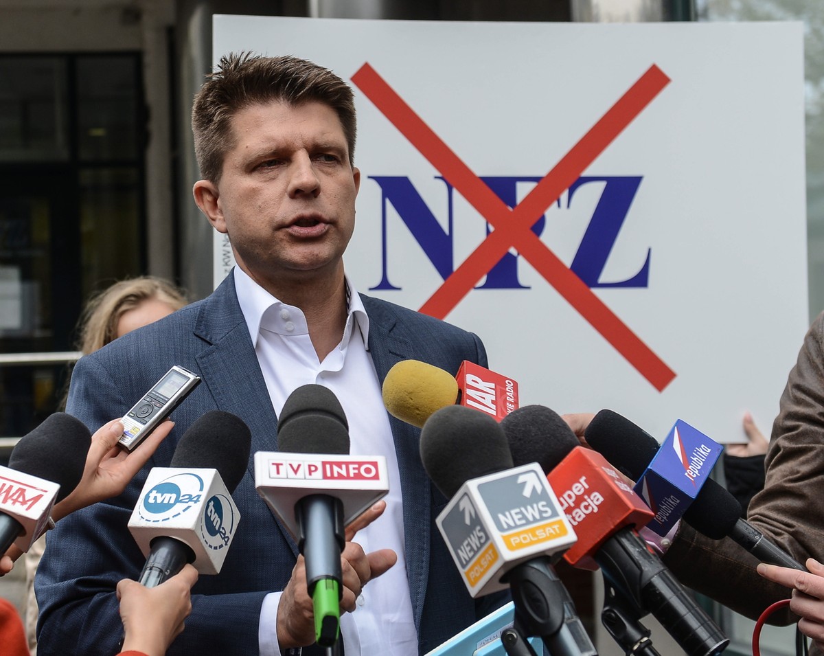 Lider Nowoczesnej - Ryszard Petru podczas konferencji prasowej w Warszawie.