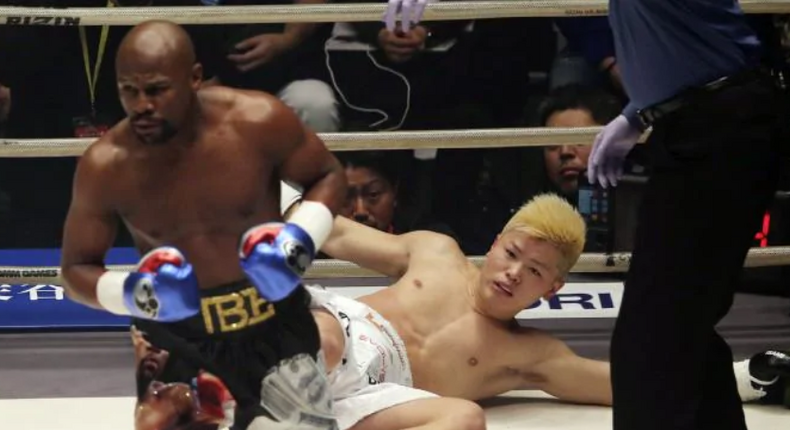 Floyd Mayweather defeats Japan’s Tenshin Nasukawa in 139 seconds