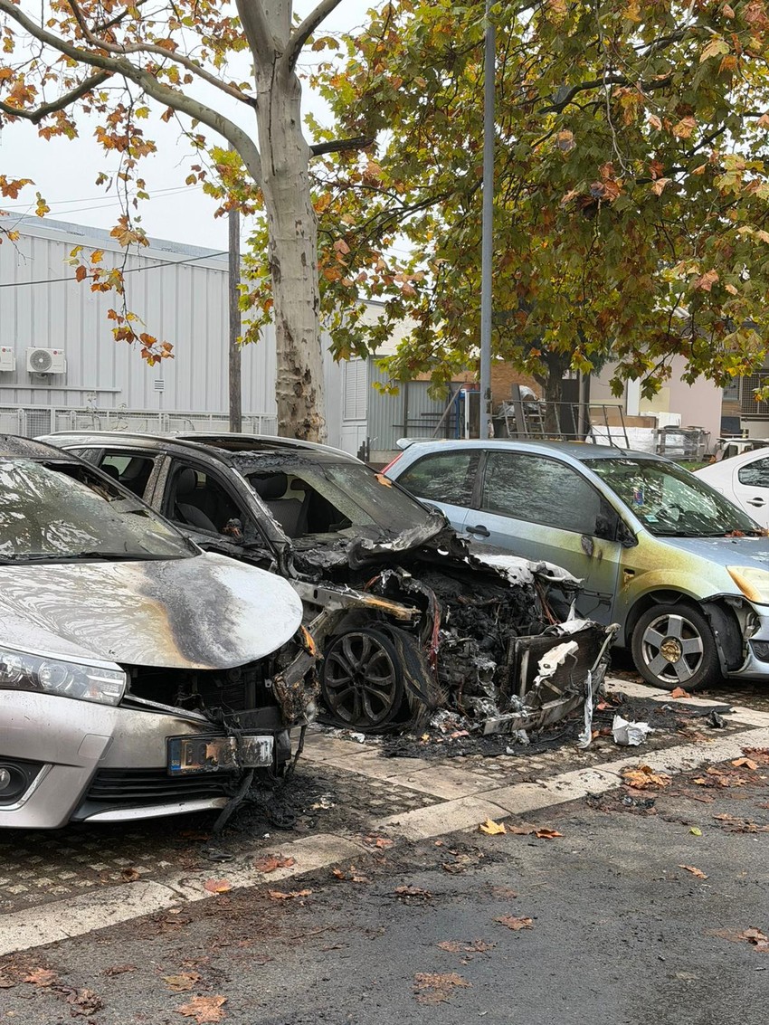 Zapaljen automobil na Voždovcu