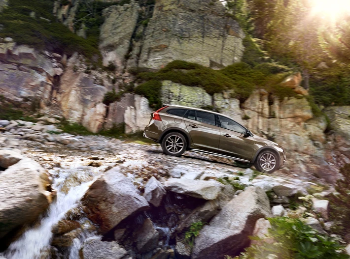 Volvo Cars reveals new V60 Cross Country