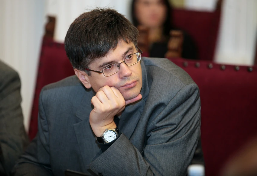 Aleksandar Čotrić, poslanik i nagrađivani aforističar