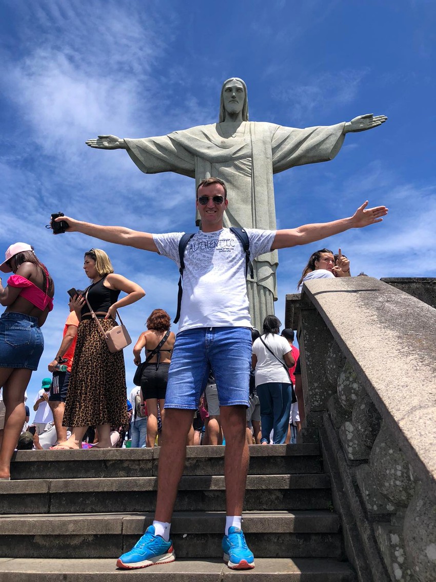 Frizer Stefan iz Čačka šiša i putuje po svetu