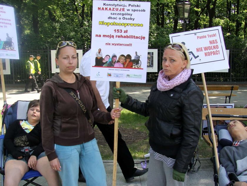 Protest niepełnosprawnych przed KPRM