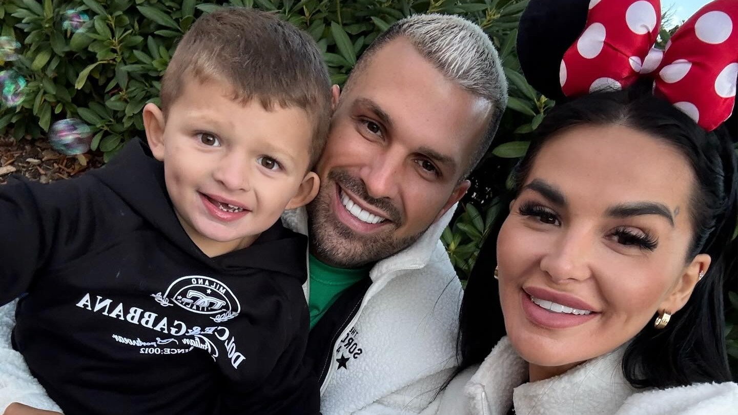 René Strausz, jeho manželka Zuzana Strausz Plačková a ich synček Dion.