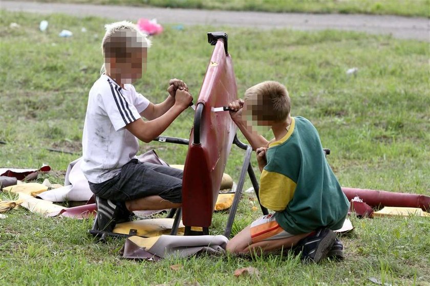 Groza! Gdzie są rodzice tych dzieci?