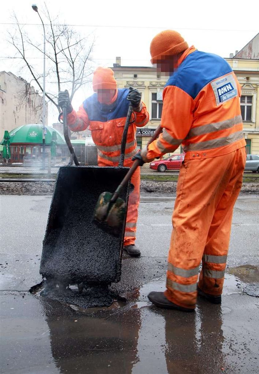 Dziury są w ulicach