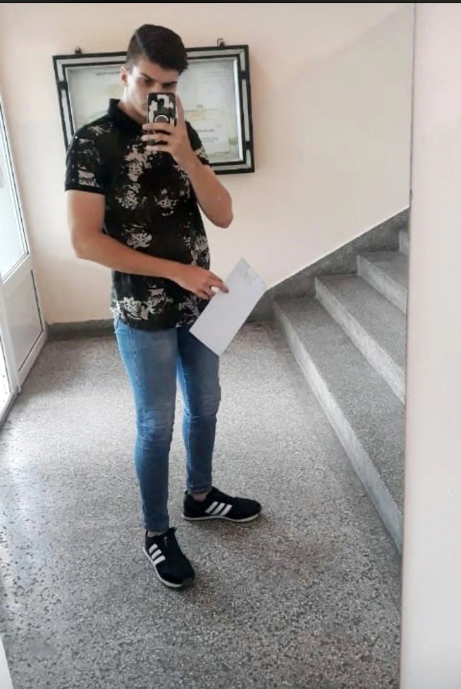  Dušan Mićić, fotografija kolja je nastala dan pre smrti mladića