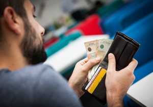 Veće plate i penzije za građane Srbije pre Nove godine