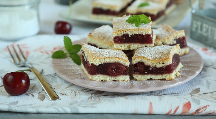 Meggyes-puddingos pite recept / Fotó: Nagy Anikó