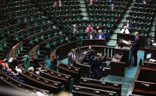 PO skrytykowała decyzję o przełożeniu obrad parlamentu