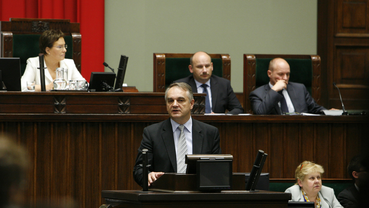 Wicepremier Waldemar Pawlak uważa, że PiS dąży do tego, żeby przywrócić polaryzację sceny politycznej. W ten sposób Pawlak odniósł się do pomysłu prezesa PiS Jarosława Kaczyńskiego zorganizowania debaty ekonomistów na temat gospodarczych propozycji PiS.