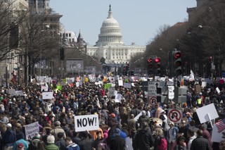 'March For Our Lives' w USA. Setki tysięcy ludzi protestowały przeciw szkolnym masakrom