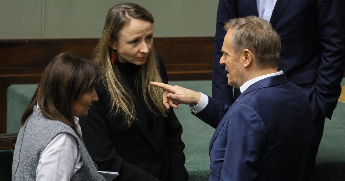 Donald Tusk zaciągnął hamulec. To prezent dla Zandberga [OPINIA]