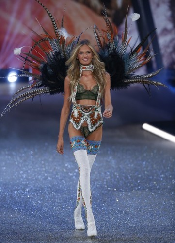 Victoria's Secret Fashion Show 2016