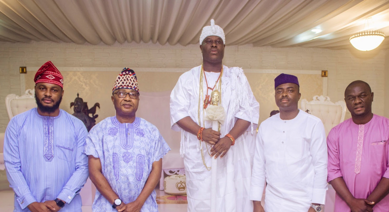 L-R: Olaoluwa Babalola, Senior Brand Manager, Goldberg, Nigerian Breweries Plc; Tayo Adelaja, Corporate Affairs Manager, Lagos and Headquarters, Nigerian Breweries Plc; His Imperial Majesty, Oba Adeyeye Enitan Ogunwusi (Ọjájá II), Ooni Of Ife; Olufunsho Ayeni, National Trade Marketing Manager, Akure, Nigerian Breweries Plc; Oluyemi Ekundayo, Brand Manager, Goldberg Lager Beer; At The Ooni’s Declaration Of September 11 As Goldberg Omoluabi Day, Yesterday.