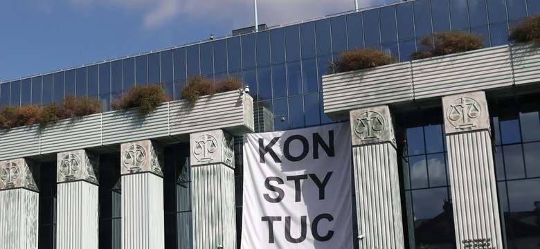 KRS: Używanie niektórych symboli i grafik przez sędziego podważa jego bezstronność