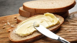 seniorzy powinni jeść codziennie zamiast masła. stabilizuje poziom cukru i obniża cholesterol