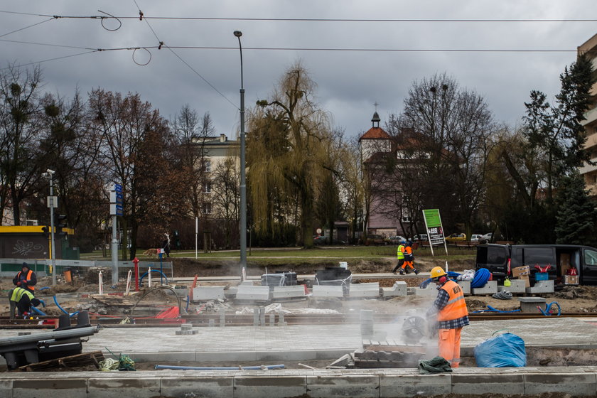 Urzędnicy będą karać za opóźnienie remontu na Dąbrowskiego