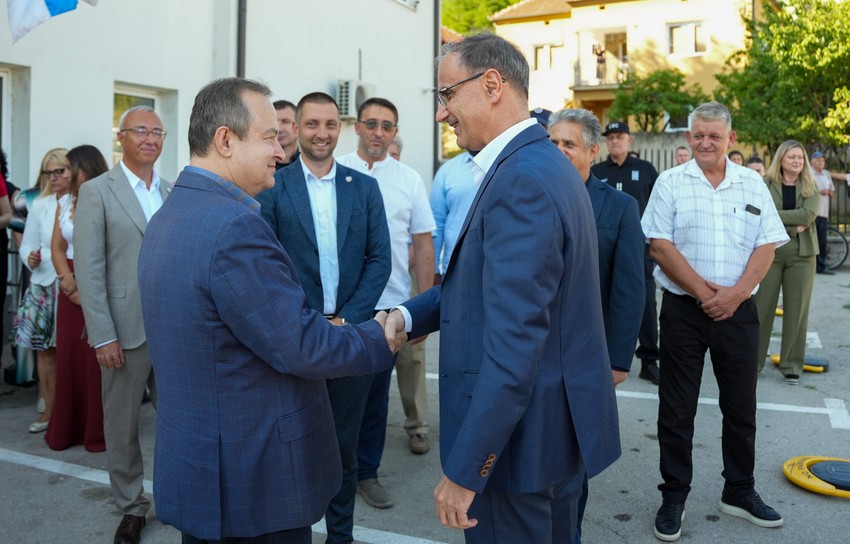 Macut i Dačić u Svrljigu uručili osam rezervoara za pijaću vodu