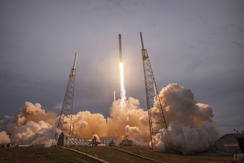 Start rakiety Thales Falcon 9. Źródło: SpaceX
