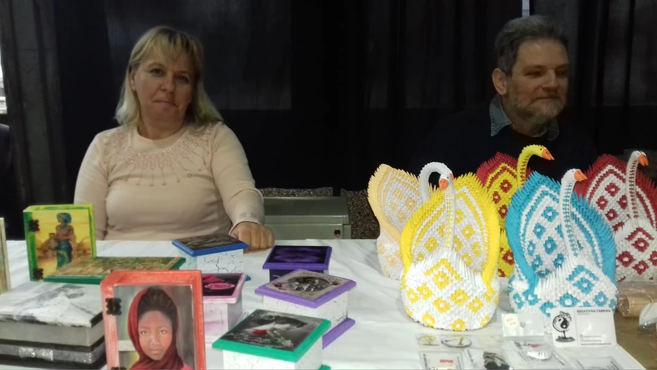 Neobični origami labudovi kao korpice za uskršnja jaja