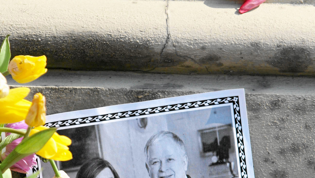 Na terenie Sanktuarium Matki Bożej Trzykroć Przedziwnej w Koszalinie (Zachodniopomorskie) odsłonięto pomnik Prezydentów Pielgrzymów Ryszarda Kaczorowskiego i Lecha Kaczyńskiego, którzy zginęli 10 kwietnia 2010 r. w katastrofie smoleńskiej.