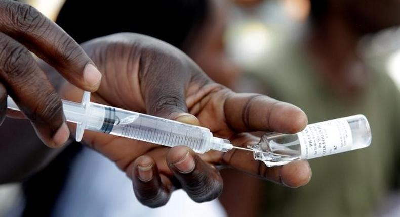 A Congolese health worker prepares to vaccinate a resident during an emergency campaign of vaccination against yellow fever in Kisenso district, of the Democratic Republic of Congo's capital Kinshasa, July 20, 2016. 