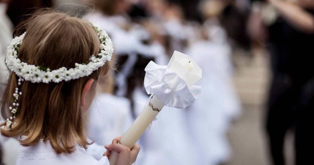 Bez drogich prezentów, tradycyjnej spowiedzi i stresu. Coraz więcej rodzin wybiera "barankowe" Komunie