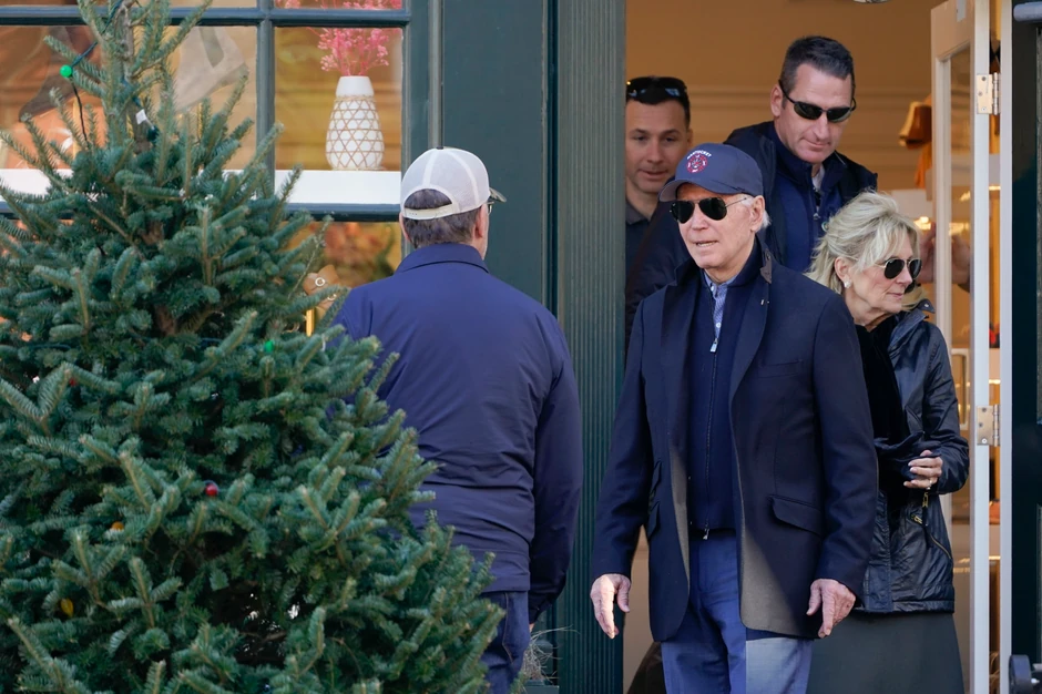 Bajdenovi u šopingu u Nantaketu, Masačusets