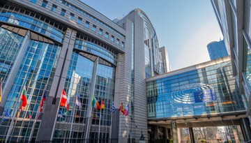 PE wstrzymuje ratyfikację umowy handlowej zawartej między UE a USA