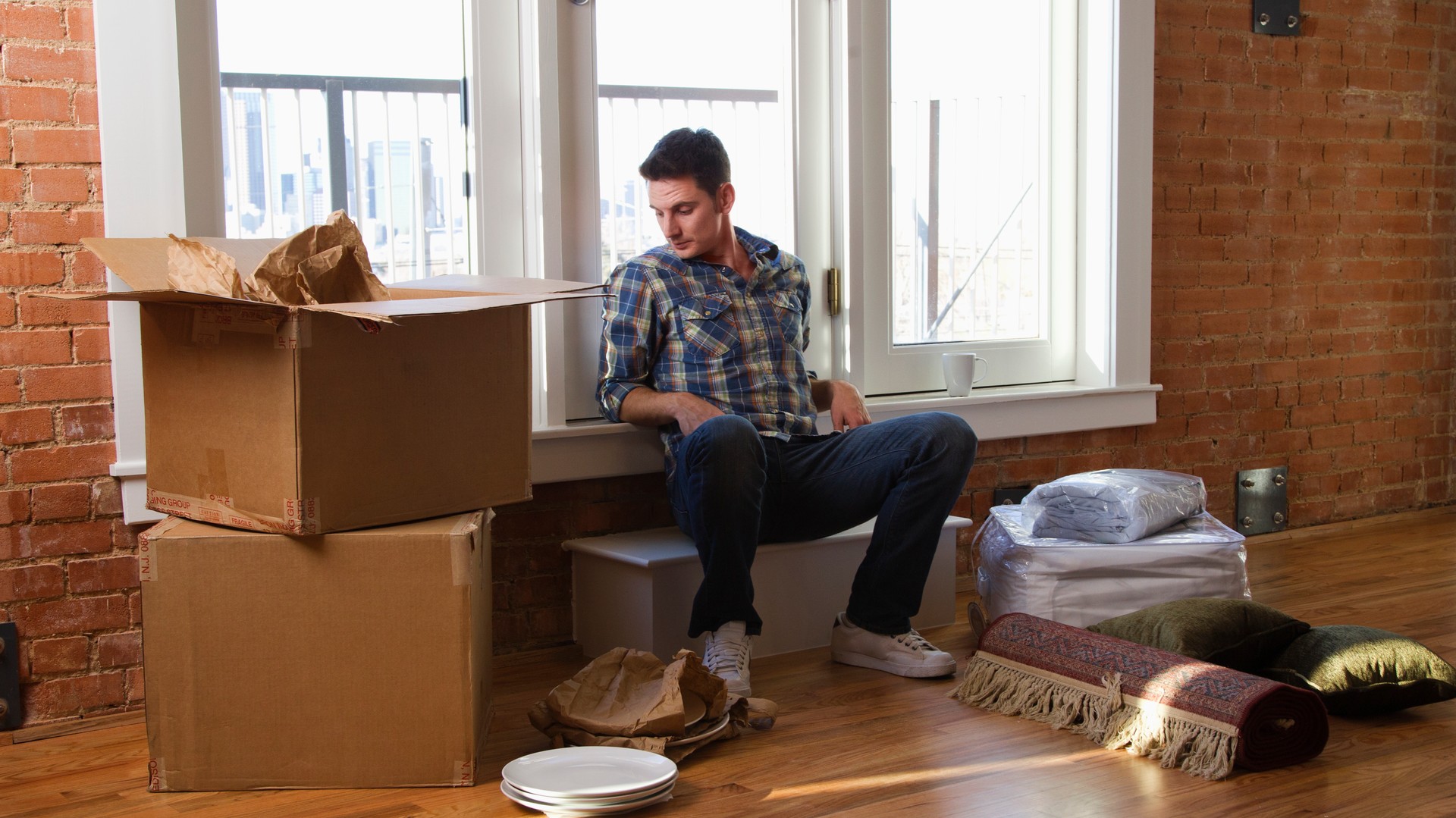 препятствие стена. препятствия и возможности. преодоление препятствий. человек на ступеньках. препятствия вселению в квартиру.