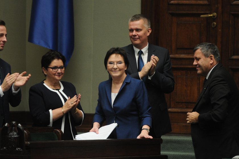 Ewa Kopacz nie stroi się za partyjną kasę. To widać!