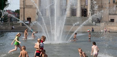 Nie kąpcie się w fontannach! Czai się w nich...