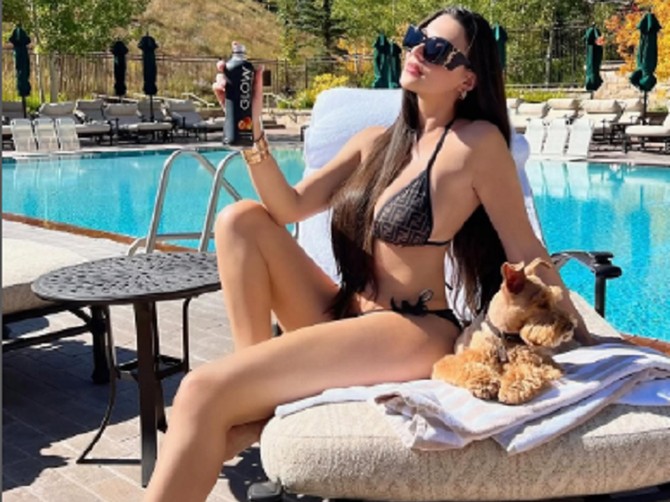 Rođena je u okolini Beograda, stekla popularnost u Americi, svrstana je u najlepše žena sveta