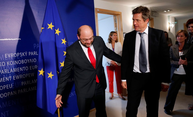 Hugh Grant i Martin Schulz w Parlamencie Europejskim
