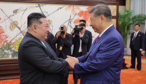 Kim Džong Un i Si Đinping u Pekingu 2025. 