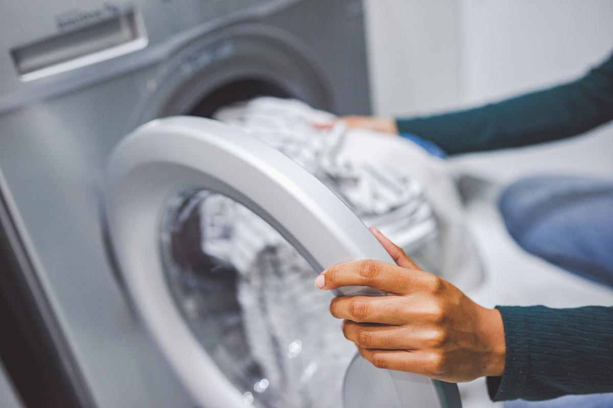 Ez a 3 dolog, ami tönkreteszi a mosógéped és jobban jársz, ha kézzel mosod  őket - Blikk Rúzs