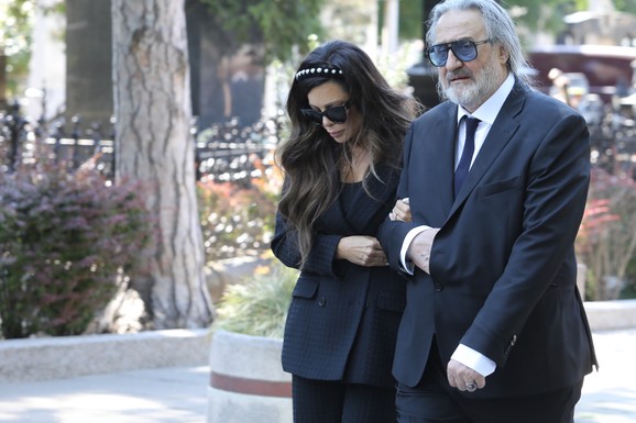 POMIRILI SE NIKOLINA PIŠEK I MIŠA GROF Nakon 4 godine medijskog rata i suđenja: "Nije bilo lako"