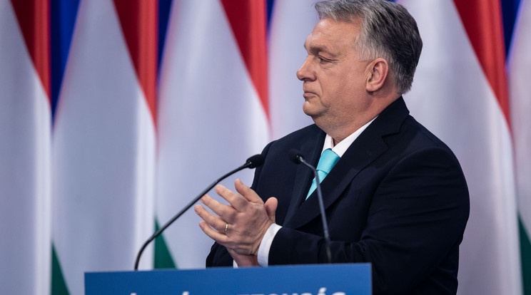 A kormányfő jót derült a volt EP-elnök szavain / Fotó: Zsolnai Péter