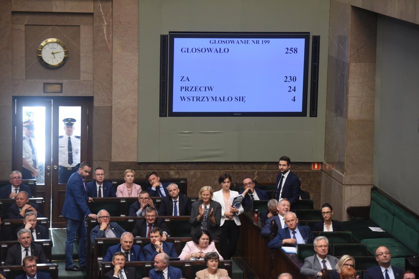 PiS ekspresowo uchwala ustawę. Opozycja mówi o "dorzynaniu SN"