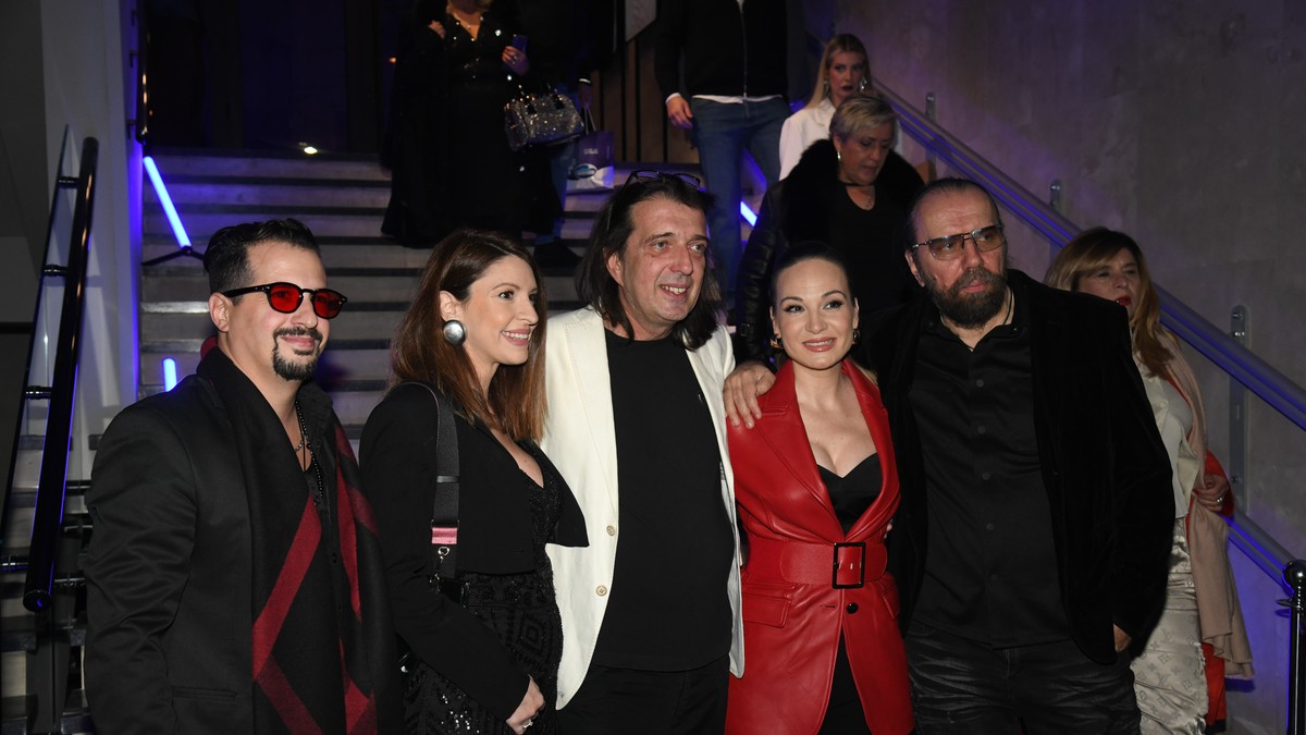 "JELENA NAM SE PORAĐA" Milan Đurđević iz Nevernih beba najavio veliko slavlje, pa spomenuo NARODNJAKE i nove zvezde: "Nabeđeni, stave naočare i ne vide ništa" (VIDEO) Kép