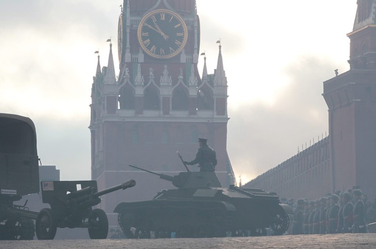 Historyczna parada na Placu Czerwonym