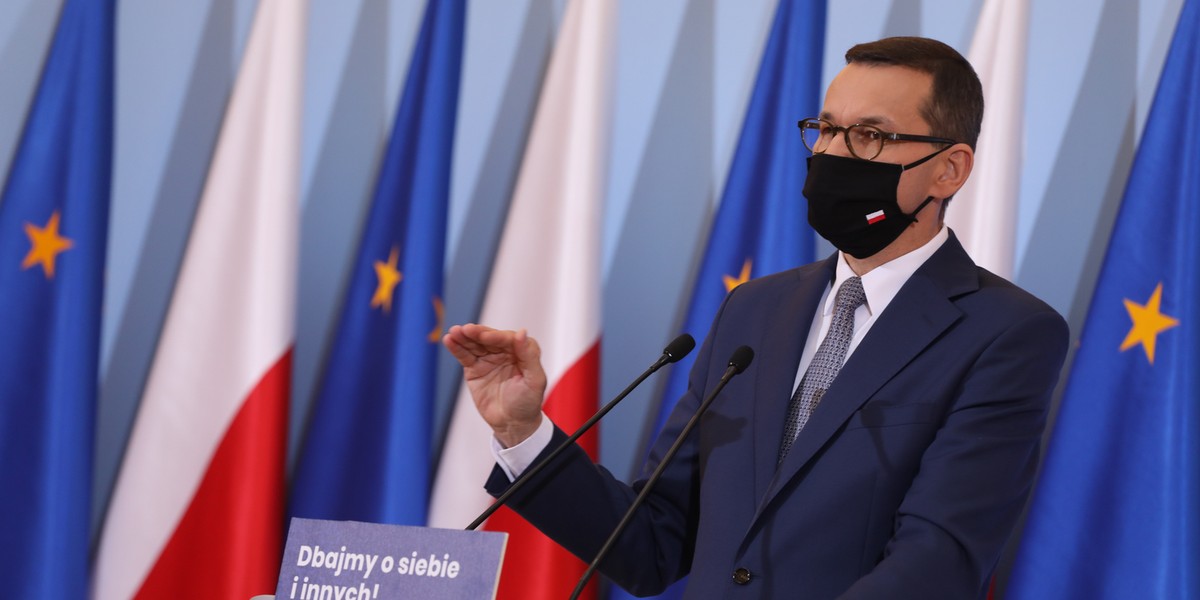 Premier Mateusz Morawiecki zapowiedział, że w piątek, 30 października, zwoła konferencję prasową z ministrem zdrowia, na której poinformuje m.in. o uregulowaniu zasad pracy biurowej czy funkcjonowaniu cmentarzy w Dniu Wszystkich Świętych. 