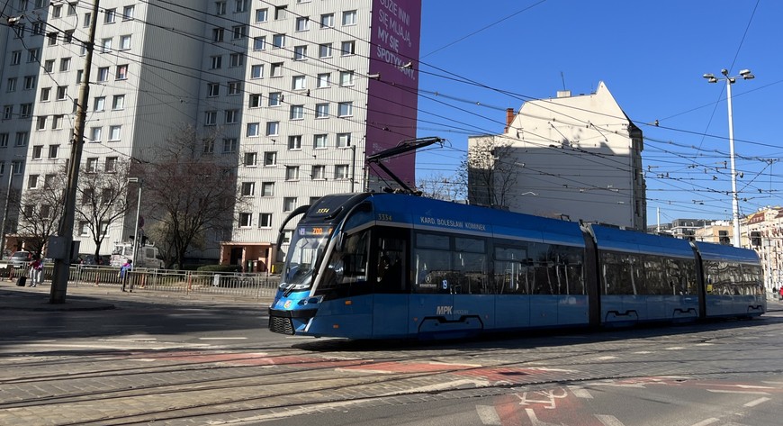 Prace na skrzyżowaniu potrwają całe wakacje. Utrudnienia czekają nie tylko pasażerów, ale i kierowców