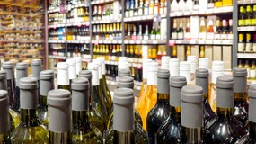 Polacy chcą nocnej prohibicji? Takiego wyniku sondażu nikt się nie spodziewał