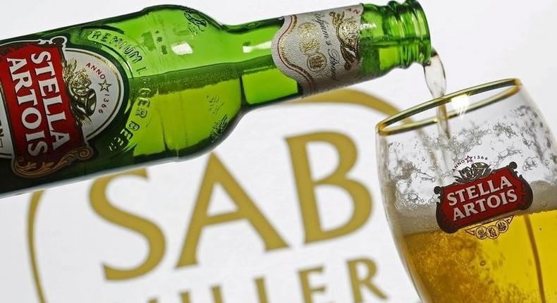 Photo illustration of beer flowing from a bottle of Stella Artois into a glass, seen against a SAB Miller logo, November 5, 2015.   REUTERS/Dado Ruvic/Illustration/File Photo