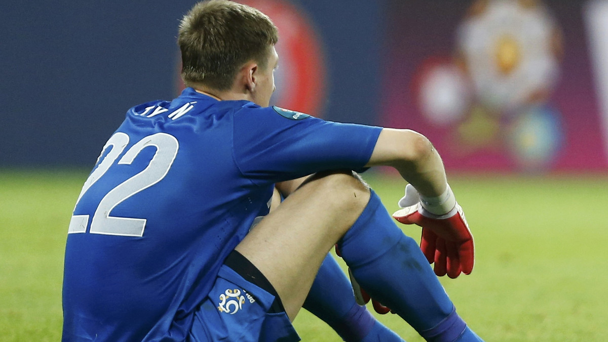 Reprezentant Polski nie ma czego szukać w klubie z Philips Stadion. Deklaracje dyrektora sportowego, że nikt go jeszcze nie przekreślił, straciły na znaczeniu wobec nieprzejednanego stanowiska trenera Dicka Advocaata. Szkoleniowiec nie widzi przeszkód, aby Polak znalazł sobie w styczniu nowy klub.