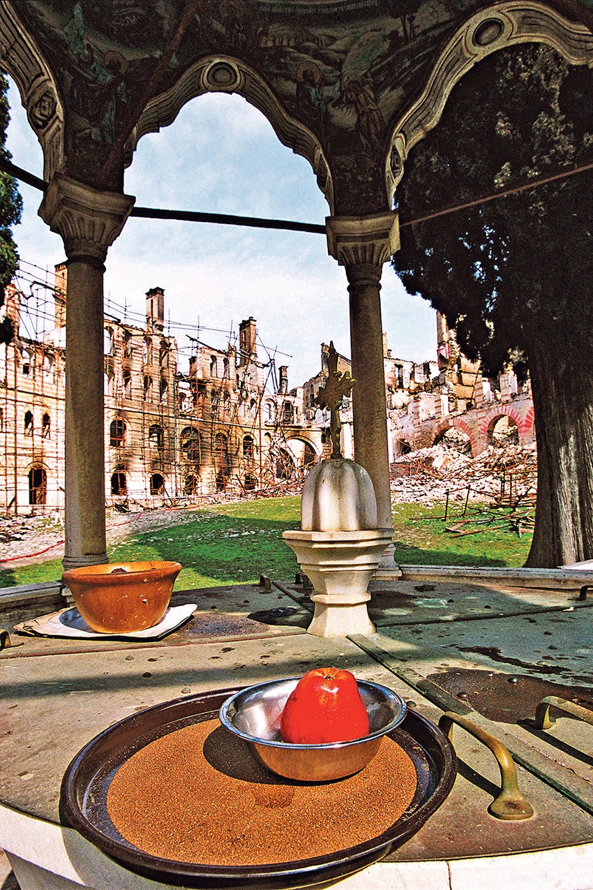 U svim svetinjama SPC gde god da se okrenete imate inspirativni kadar koji kasnije, pretočen u fotografiju, priča svoju priču