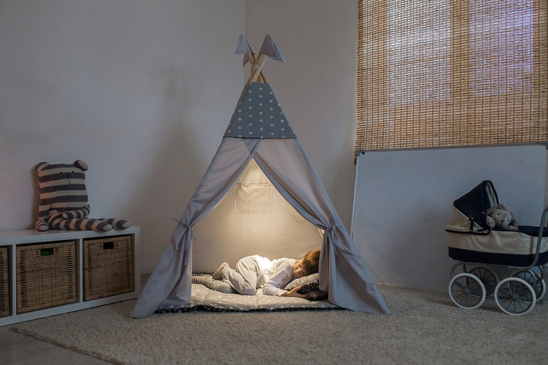 Specjalny namiot w stylu tipi to świetny dodatek do niesamowitego pokoju dla 5-latka