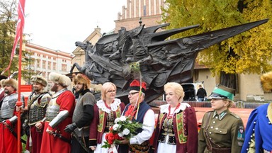 Prezentacja pomnika króla Jana III Sobieskiego przed bazyliką oo. Franciszkanów